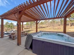 Lyons Luxury Haven/Hot Tub + Golf Cart - Image 3